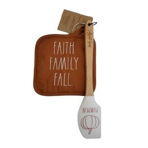 Rae Dunn Fall Spatula & Potholder Set.